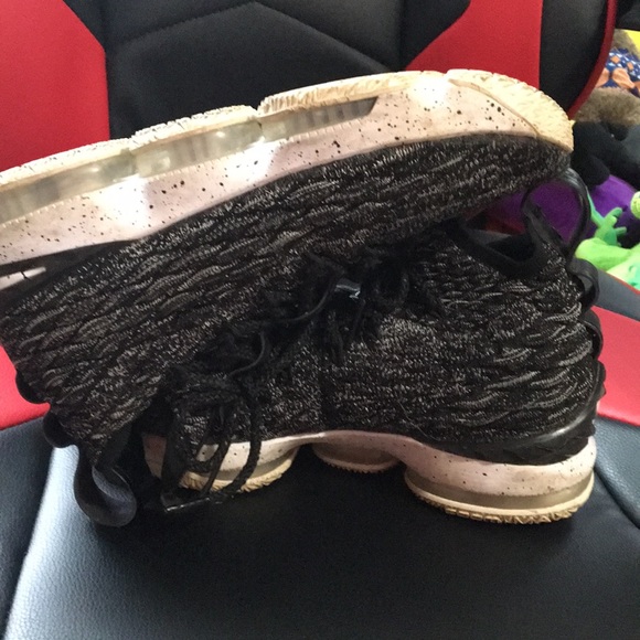 Not for sale pair of lebron 15 in worn condition - Picture 4 of 4